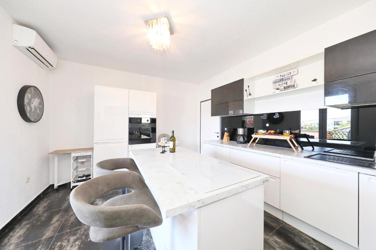Apartman Nika Sa Jacuzzijem Задар Экстерьер фото
